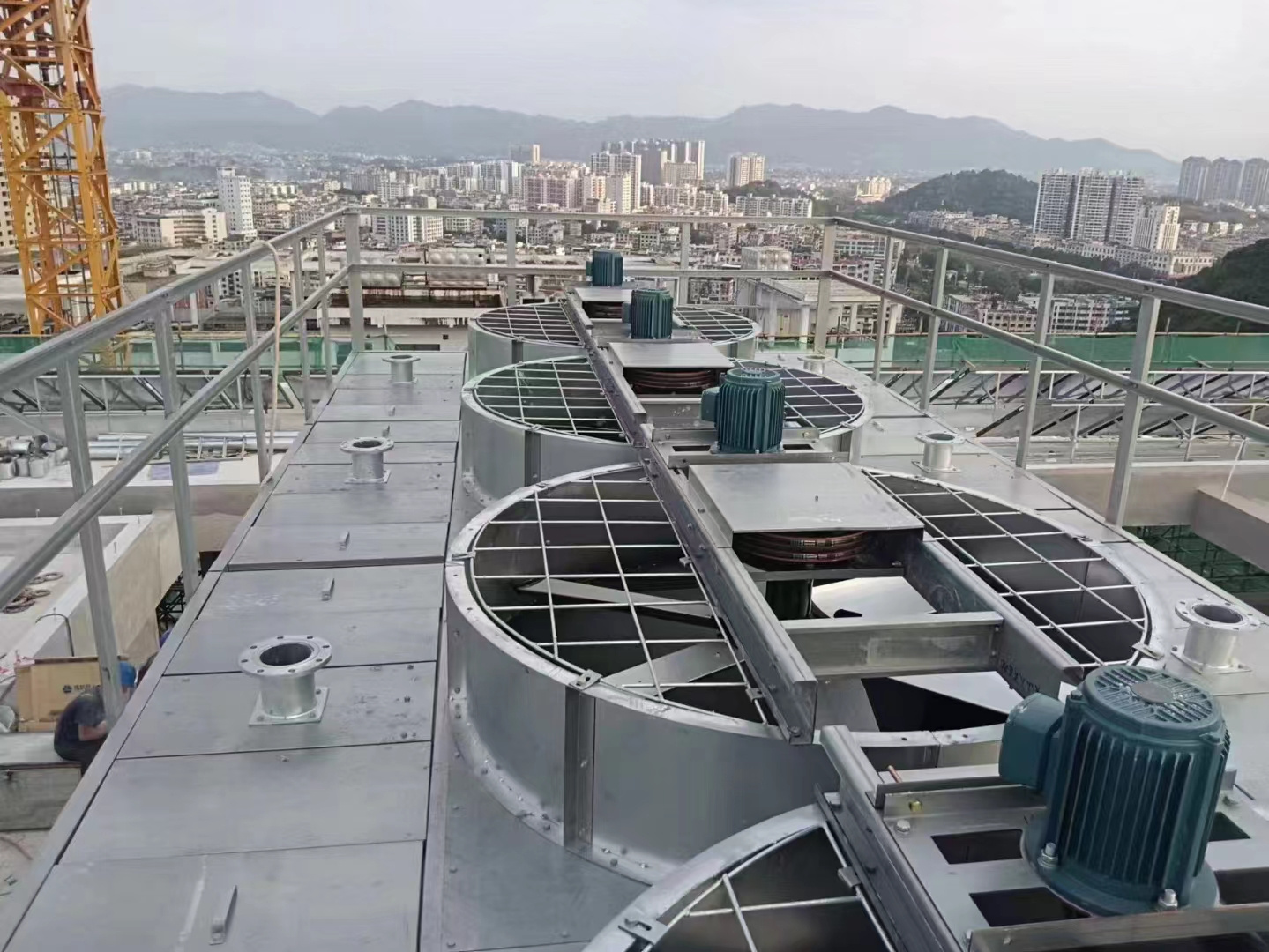 玻璃鋼橫流式冷卻塔降噪(玻璃鋼冷卻水箱)